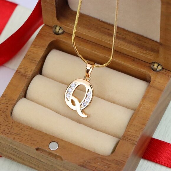 "Rose Gold Letter Q Pendant with Crystals – 18K Gold Plated Charm, XPPT1366 - Picture 8 of 13